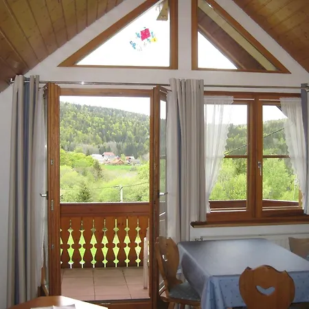 Mit Balkon Und Herrlicher Fernsicht